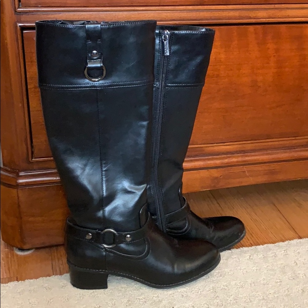 Black boot